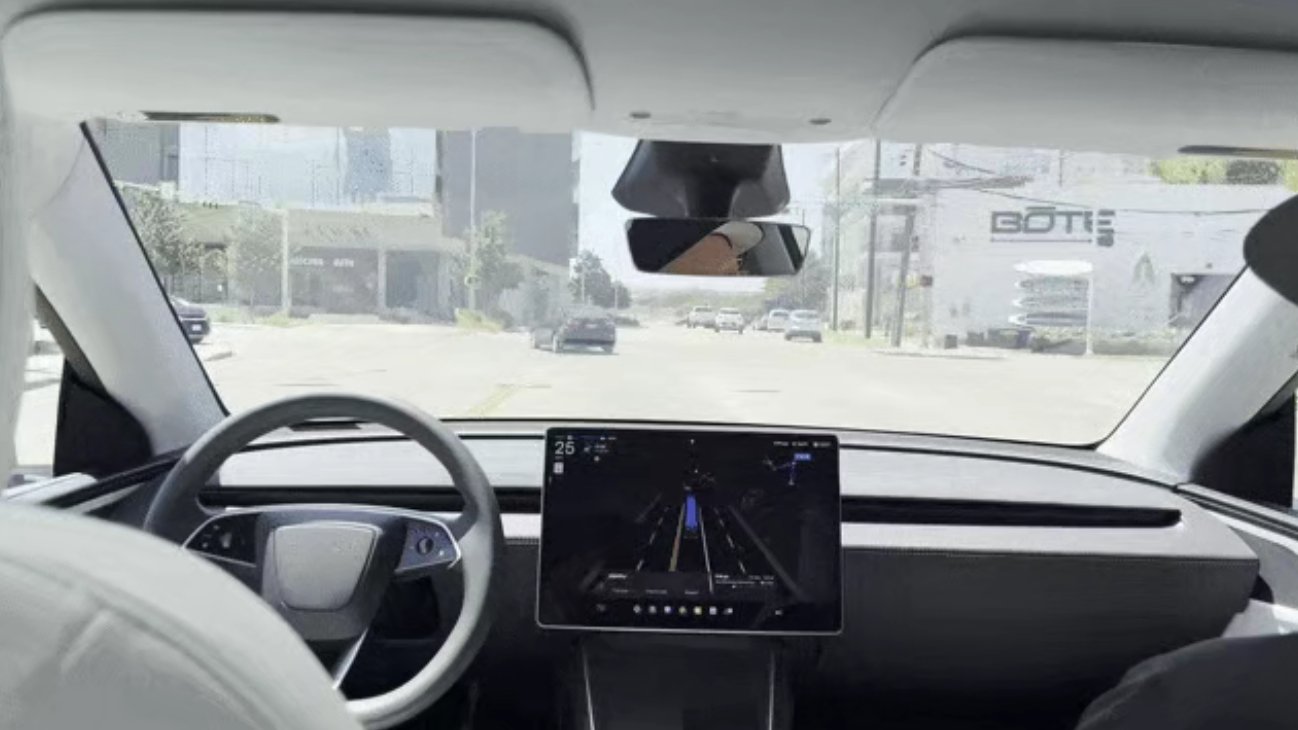 6月24日·特斯拉Robotaxi首秀状况频出引发关注